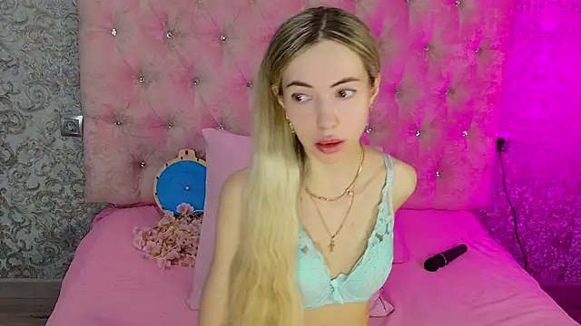 Akilla Queen online show from June 30, 2026, 2:00 am