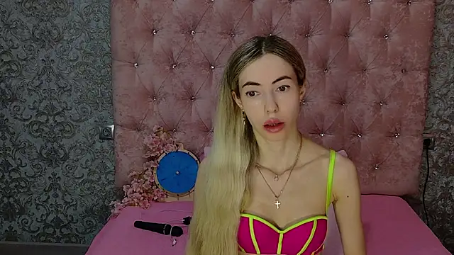 Akilla Queen online show from July 7, 2026, 1:52 am