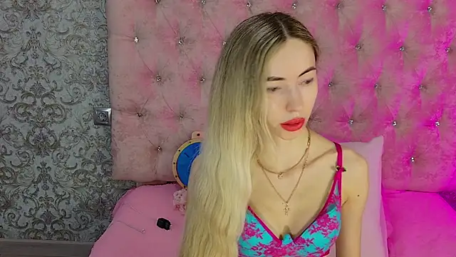 Akilla Queen online show from July 13, 2026, 1:49 am