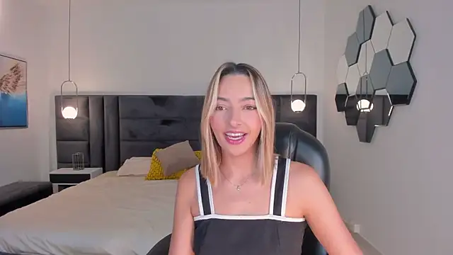 MelissaMoore  online show from July 24, 2026, 10:11 am
