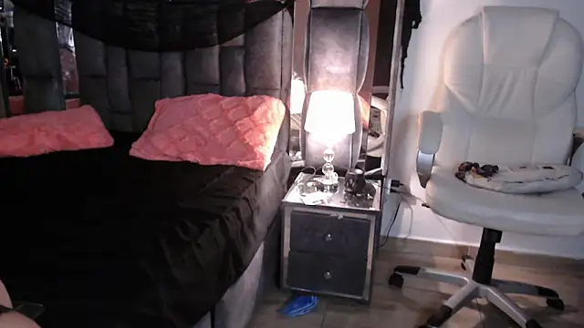 Christaly  online show from October 22, 2025, 9:42 am