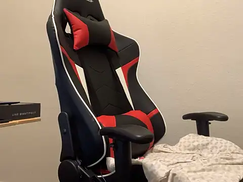 Youreherewithme online show from February 14, 2025, 11:53 pm