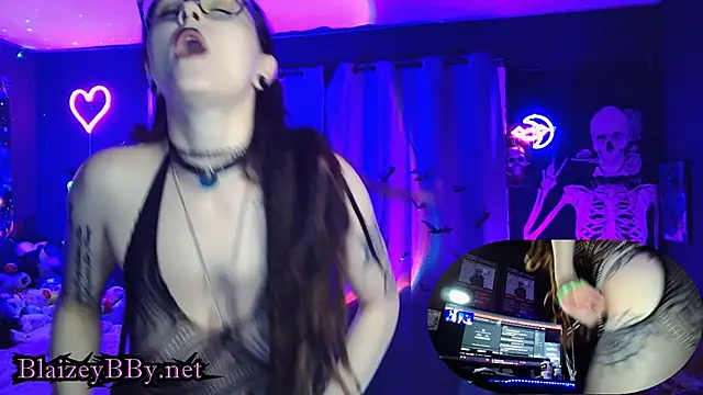 BlaizeyBBy online show from March 18, 2025, 9:23 am