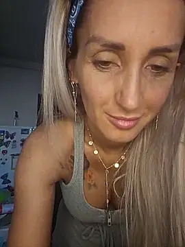 Snapshot of IsabelleEthan chatting on March 8, 2026, 5:44 am IsabelleEthan online show from March 8, 2026, 5:44 am