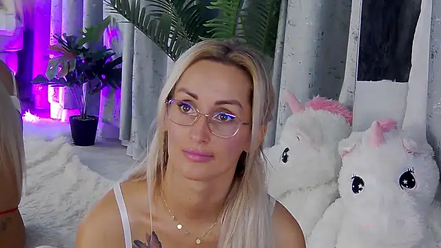 IsabelleEthan online show from July 14, 2026, 2:05 am