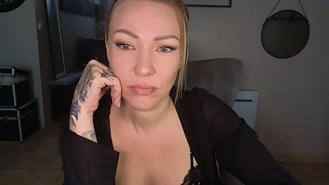 Sacha-xx online show from February 19, 2026, 8:44 am