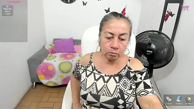 Snapshot of stepmother_105 chatting on June 17, 2026, 5:45 pm stepmother 105 online show from June 17, 2026, 5:45 pm