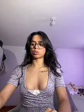 xlovelygirlx online show from March 18, 2025, 9:32 pm