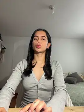 xlovelygirlx online show from January 4, 2025, 9:09 pm