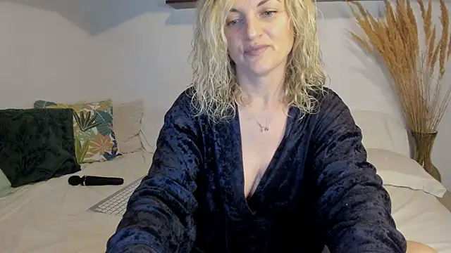 Jadore able online show from April 27, 2026, 1:58 am