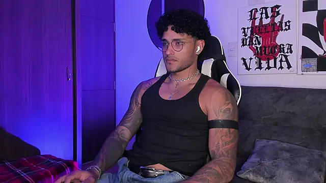 Snapshot of Alessandro_Vanni chatting on March 18, 2026, 2:37 am Alessandro Vanni online show from March 18, 2026, 2:37 am