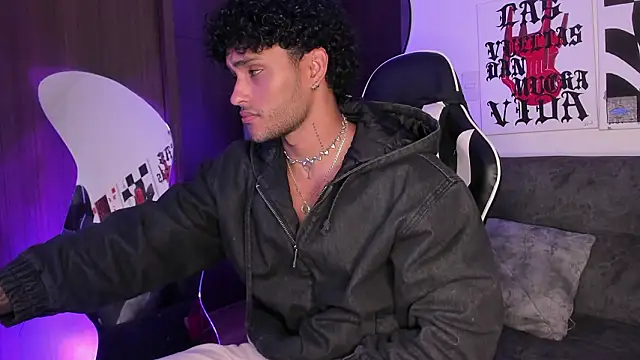 Snapshot of Alessandro_Vanni chatting on March 5, 2026, 10:37 pm Alessandro Vanni online show from March 5, 2026, 10:37 pm