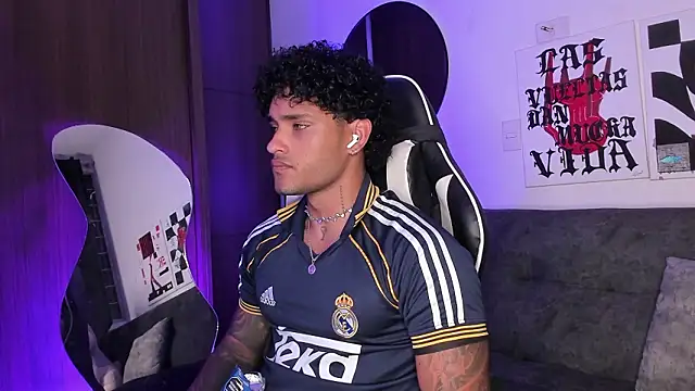 Snapshot of Alessandro_Vanni chatting on March 11, 2026, 2:38 am Alessandro Vanni online show from March 11, 2026, 2:38 am