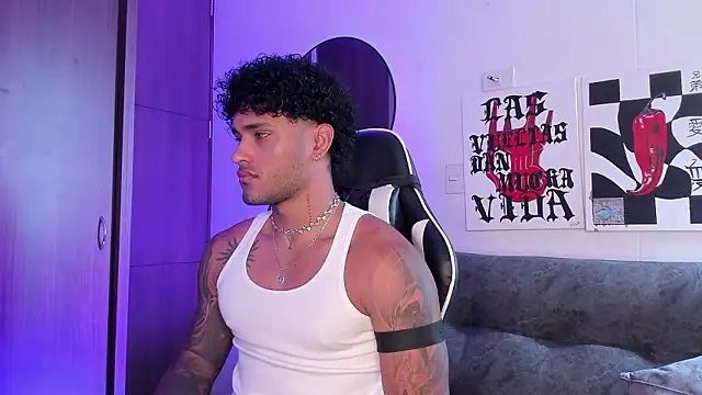 Snapshot of Alessandro_Vanni chatting on March 16, 2026, 1:59 pm Alessandro Vanni online show from March 16, 2026, 1:59 pm