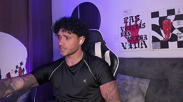 Snapshot of Alessandro_Vanni chatting on March 10, 2026, 2:59 am Alessandro Vanni online show from March 10, 2026, 2:59 am