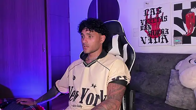 Snapshot of Alessandro_Vanni chatting on March 14, 2026, 3:12 am Alessandro Vanni online show from March 14, 2026, 3:12 am