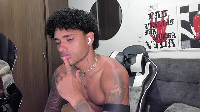 Snapshot of Alessandro_Vanni chatting on February 26, 2026, 3:28 am Alessandro Vanni online show from February 26, 2026, 3:28 am