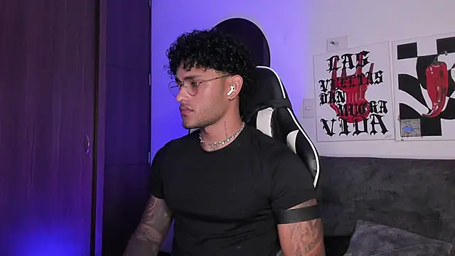 Snapshot of Alessandro_Vanni chatting on March 20, 2026, 2:23 am Alessandro Vanni online show from March 20, 2026, 2:23 am