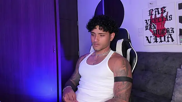 Snapshot of Alessandro_Vanni chatting on March 13, 2026, 1:43 am Alessandro Vanni online show from March 13, 2026, 1:43 am