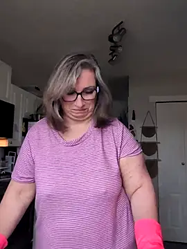 Snapshot of Canadian_BBW chatting on February 9, 2026, 7:45 pm Canadian BBW online show from February 9, 2026, 7:45 pm