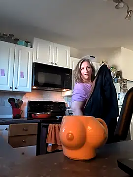 Snapshot of Canadian_BBW chatting on February 8, 2026, 10:40 pm Canadian BBW online show from February 8, 2026, 10:40 pm