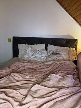 joanaelaa online show from March 8, 2026, 2:04 am