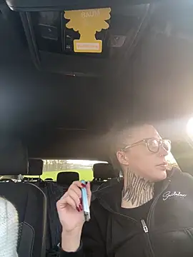 joanaelaa online show from March 12, 2026, 4:33 pm