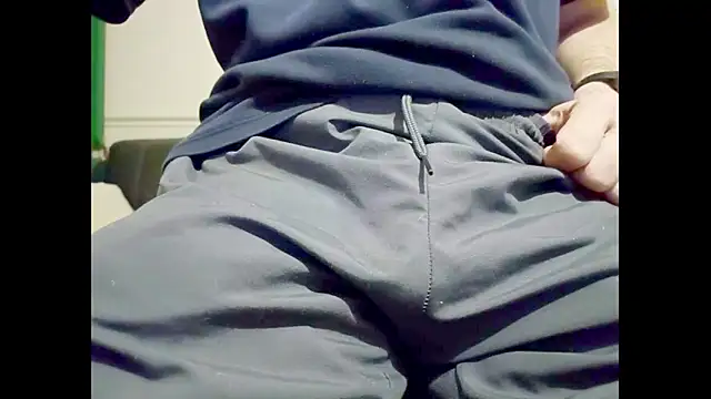 hairyuncut00 online show from October 9, 2025, 7:36 pm