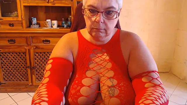 MISS LINDAH online show from July 31, 2026, 5:07 am