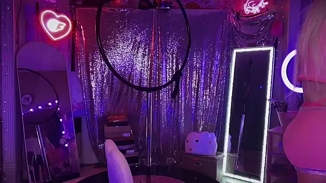 bimbotwerkqueen online show from September 21, 2025, 12:27 am