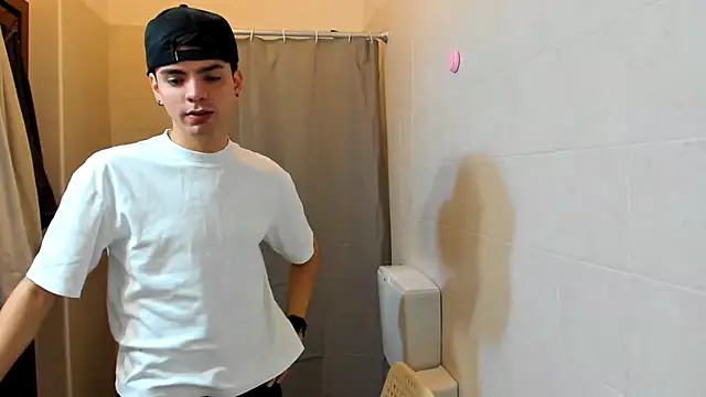 Snapshot of dylancrugerx chatting on February 6, 2026, 5:31 pm dylancrugerx online show from February 6, 2026, 5:31 pm