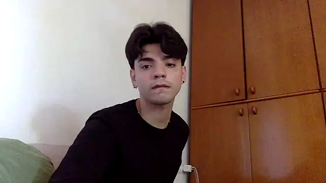 dylancrugerx online show from April 30, 2026, 2:35 pm