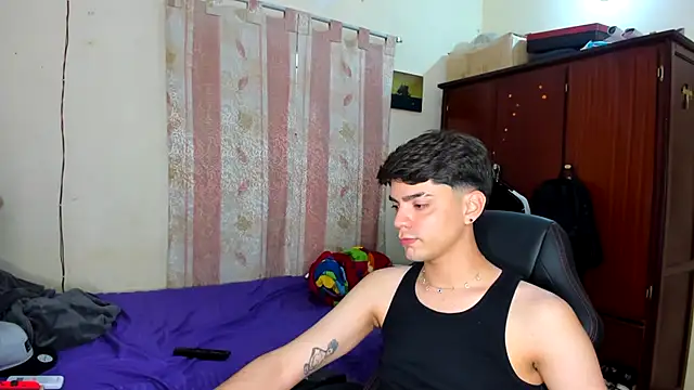 Snapshot of dylancrugerx chatting on January 1, 2025, 9:09 pm dylancrugerx online show from January 1, 2025, 9:09 pm