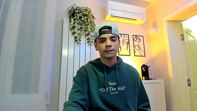 Snapshot of dylancrugerx chatting on December 8, 2024, 6:17 pm dylancrugerx online show from December 8, 2024, 6:17 pm