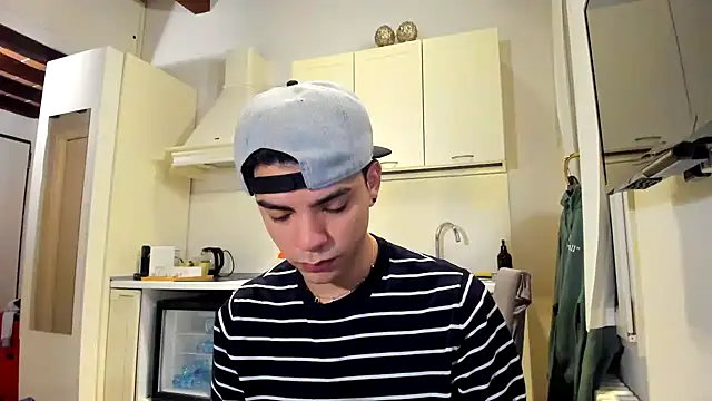 Snapshot of dylancrugerx chatting on December 9, 2024, 8:12 pm dylancrugerx online show from December 9, 2024, 8:12 pm