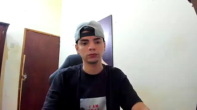 Snapshot of dylancrugerx chatting on December 22, 2024, 9:20 pm dylancrugerx online show from December 22, 2024, 9:20 pm