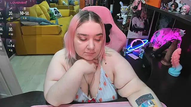 Snapshot of Softie_Sofy chatting on July 6, 2026, 1:45 am Softie Sofy online show from July 6, 2026, 1:45 am