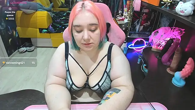 Softie Sofy online show from December 19, 2025, 2:37 am