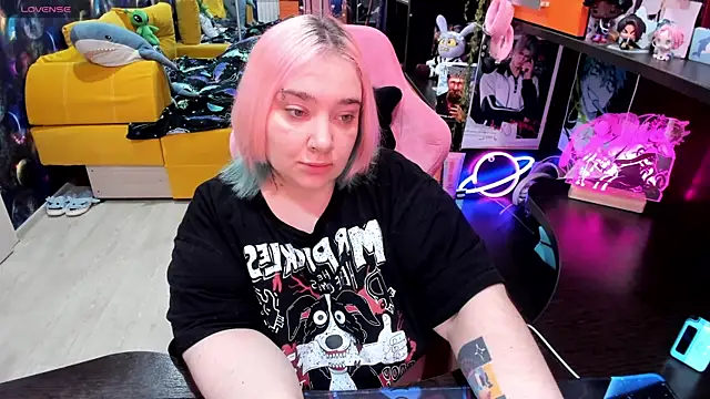 Softie Sofy online show from April 27, 2026, 2:31 am
