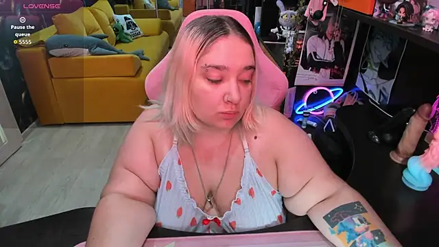 Snapshot of Softie_Sofy chatting on July 24, 2026, 3:02 am Softie Sofy online show from July 24, 2026, 3:02 am
