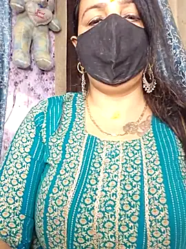 cute-tanvi online show from April 28, 2026, 12:53 am