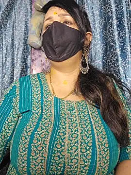 cute-tanvi online show from May 5, 2026, 12:35 am