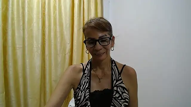 mommysexy16 online show from October 10, 2025, 3:40 am