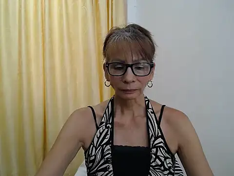 mommysexy16 online show from September 26, 2025, 2:57 pm