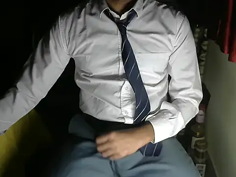 Snapshot of aloneboy1996 chatting on December 18, 2025, 6:23 pm aloneboy1996 online show from December 18, 2025, 6:23 pm