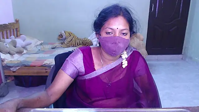 Snapshot of Novapol chatting on July 5, 2026, 6:15 pm Novapol online show from July 5, 2026, 6:15 pm