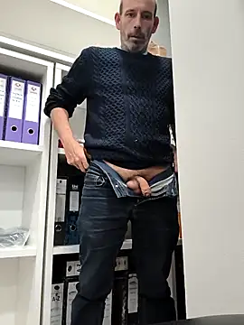 207RCCam online show from October 24, 2025, 1:54 pm