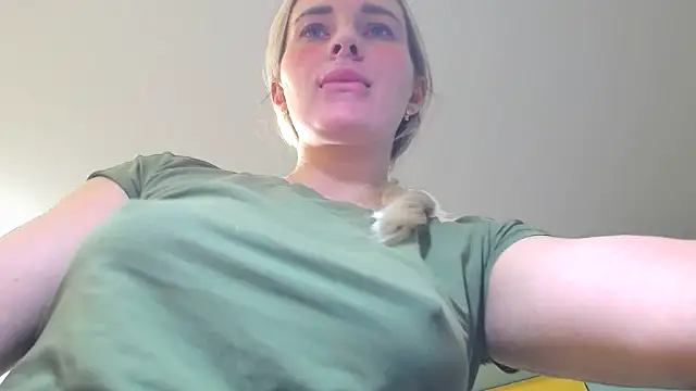 Snapshot of miaa_sunn chatting on May 17, 2026, 7:47 pm miaa sunn online show from May 17, 2026, 7:47 pm