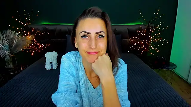 Rebecca Diamond online show from November 12, 2025, 6:28 am