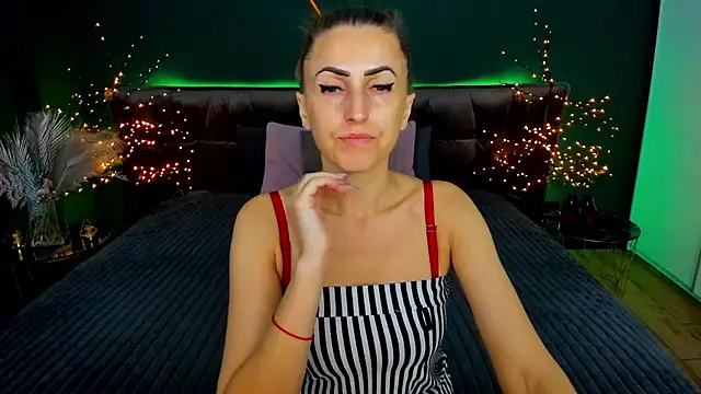 Rebecca Diamond online show from September 25, 2025, 5:46 am